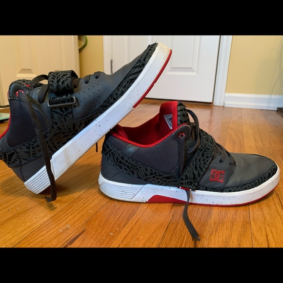 dc shoes velcro strap